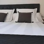 Au Clos Des Templiers Bed and Breakfast 3*