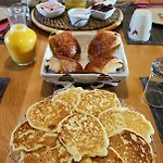 Au Clos Des Templiers Bed and Breakfast 3*