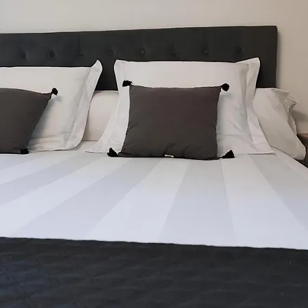 Au Clos Des Templiers Bed & Breakfast *