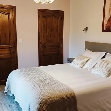 Oda ve Kahvaltı Au Clos Des Templiers 3*