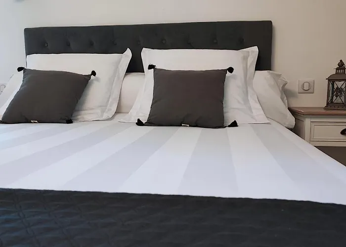 Au Clos Des Templiers Couette-café 3*