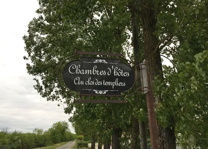 לינה וארוחת בוקר Au Clos Des Templiers Puyravault (Vendee)